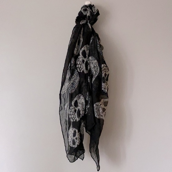 Women’s black and white crystal and floral skull scarf. - Picture 2 of 7